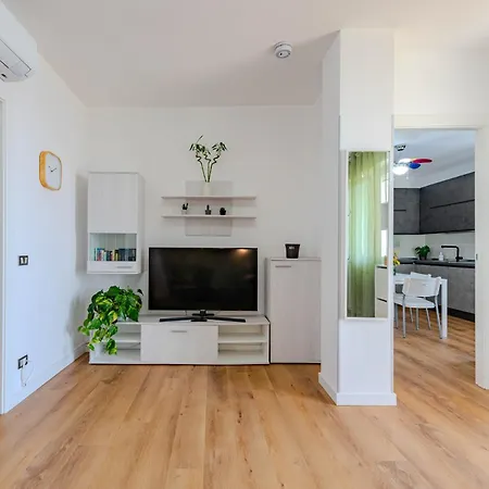 아파트 3 Rooms, 15 Minuti Da Malpensa, Parking, Self Check In